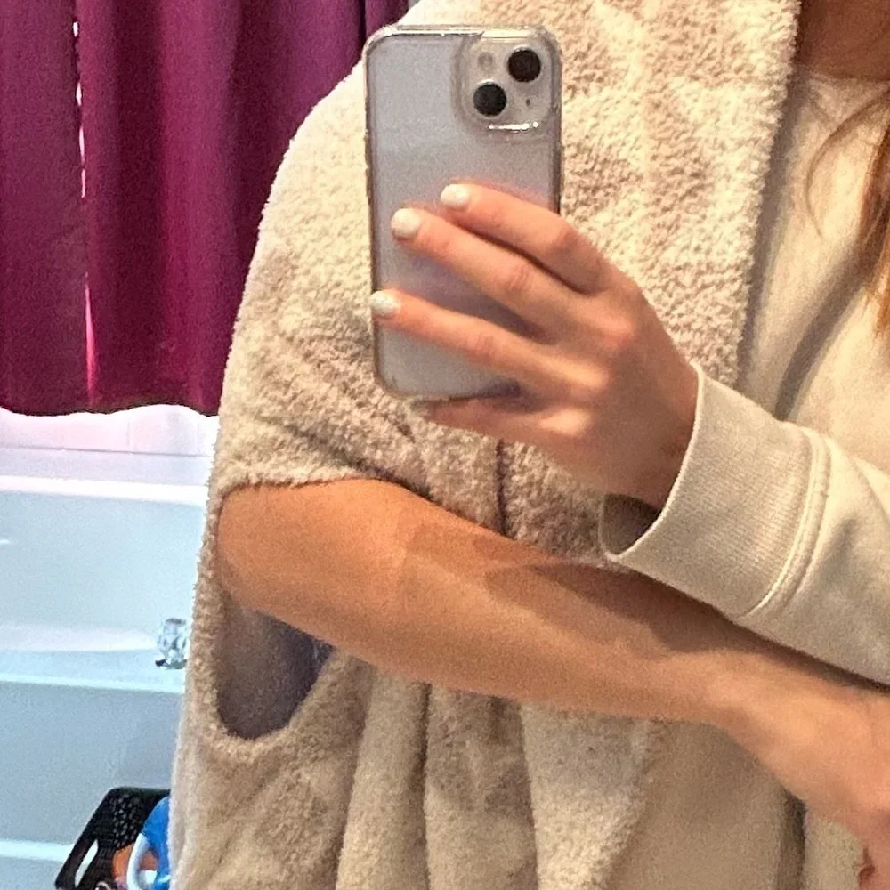 Cozy Gray Patterned Women's Sweater - Picture 6 of 6